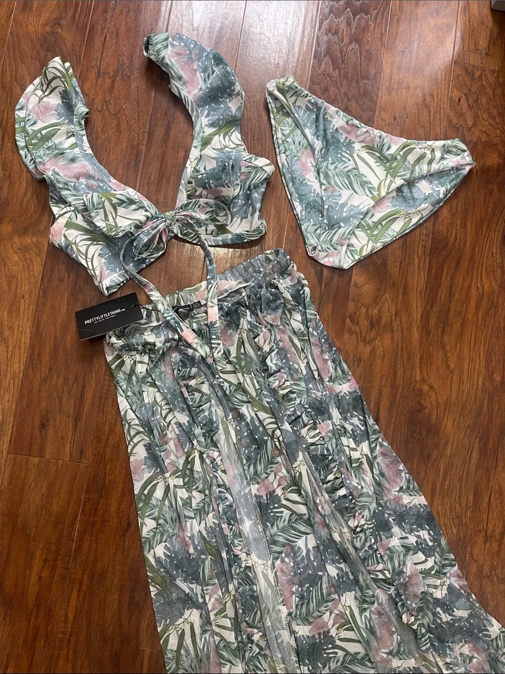 Tropical Bikini Set with Cover-Up‎